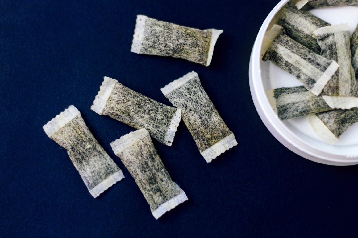 Oral tobacco pouches, snus