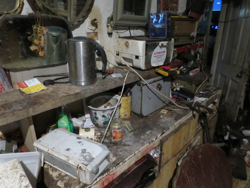 photo of severe kitchen squalor 