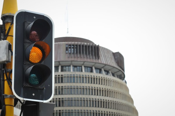 Traffic light in front of Beehive