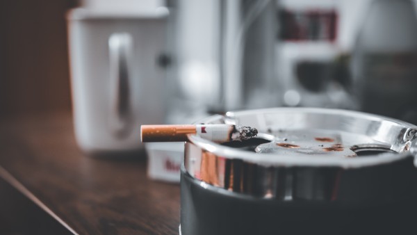 which is worse vaping or cigarette smoking Vaping vs. Smoking: Which is worse for your lungs?