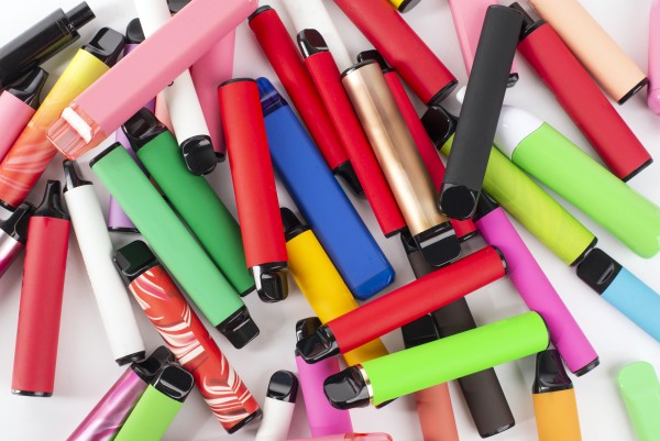 photo of a range of colourful disposable vape pens